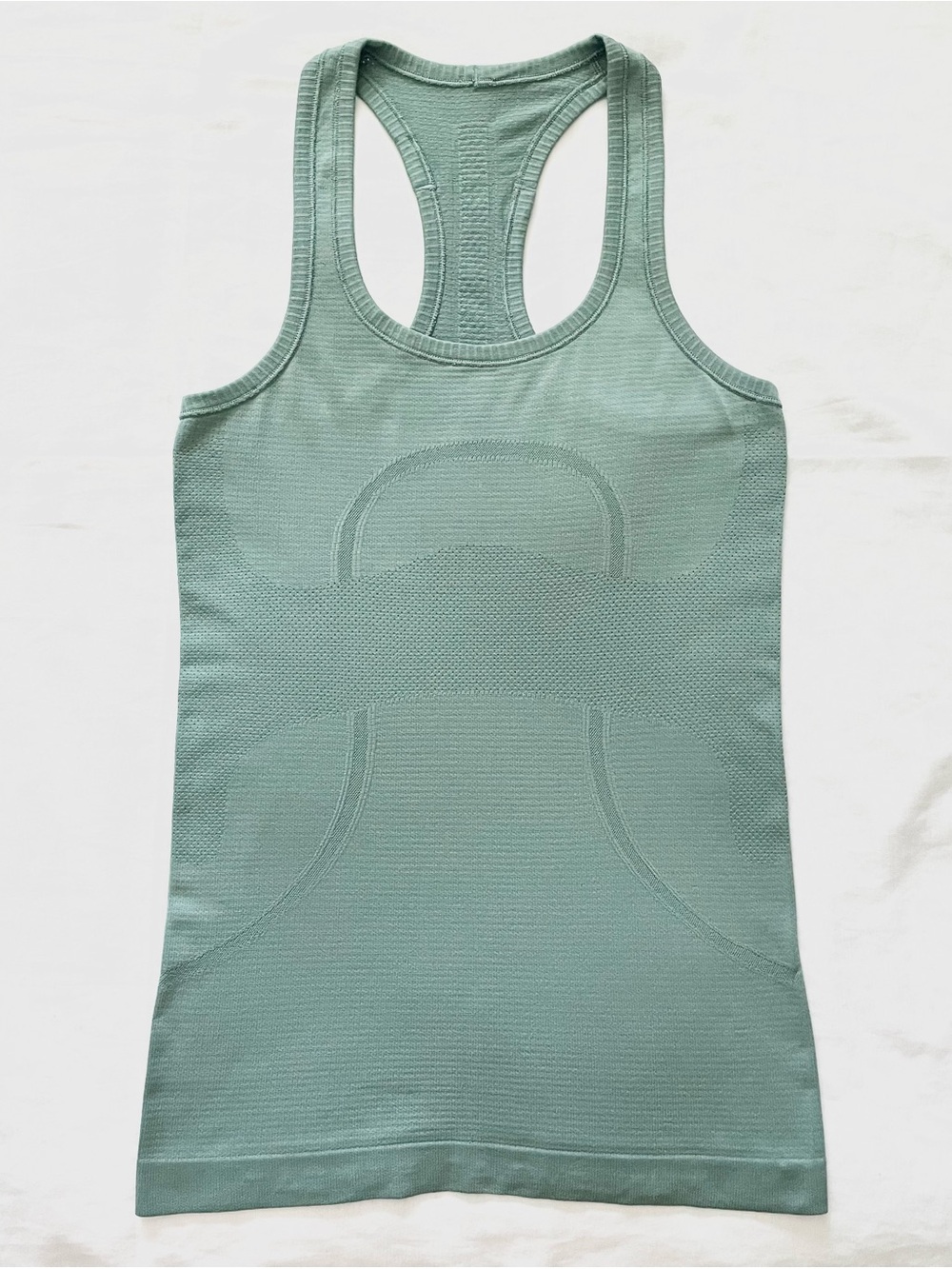 Lululemon women’s sport top. Size S. Stretching